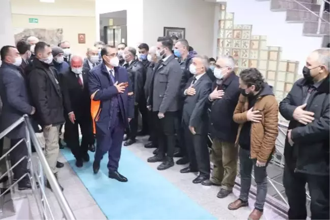 Bakan Dönmez, Soma Belediyesi'ni ziyaret etti