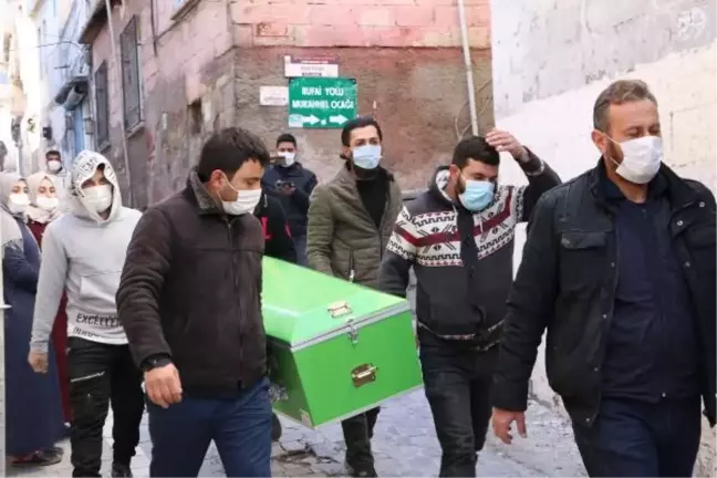 Son dakika: Yaşlı çift ile torunları, sobadan sızan gazdan zehirlenerek öldü (2)- Yeniden