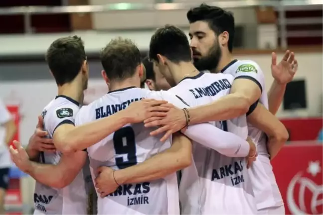 İstanbul Büyükşehir Belediyespor: 3-0