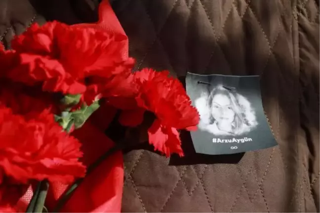 Son dakika haberleri! Sevgilisi tarafından öldürülen Arzu'ya hüzünlü uğurlama