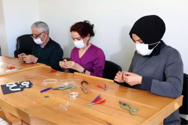 Midyatlı kadınlar, çarşıdan aldıkları telkari işlemeleri artık kendileri yapıyor