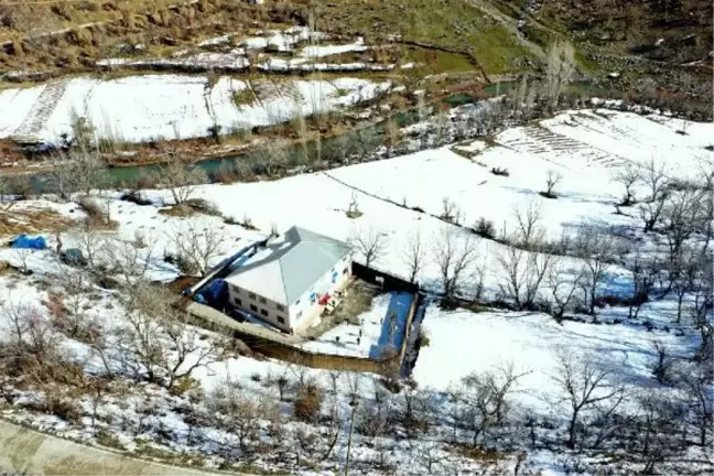 Beytüşşebap'ta köy okulunda eğitime başlama heyecanı; öğretmenler temizlik yaptı