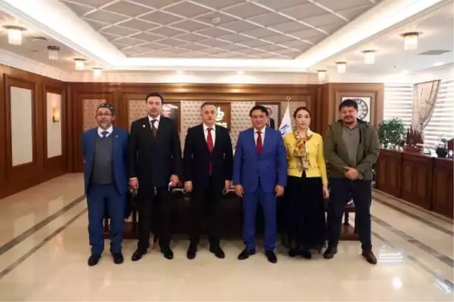 Kazakistanlı siyasetçi ve iş adamları Bağcılar Belediyesi'ni ziyaret etti