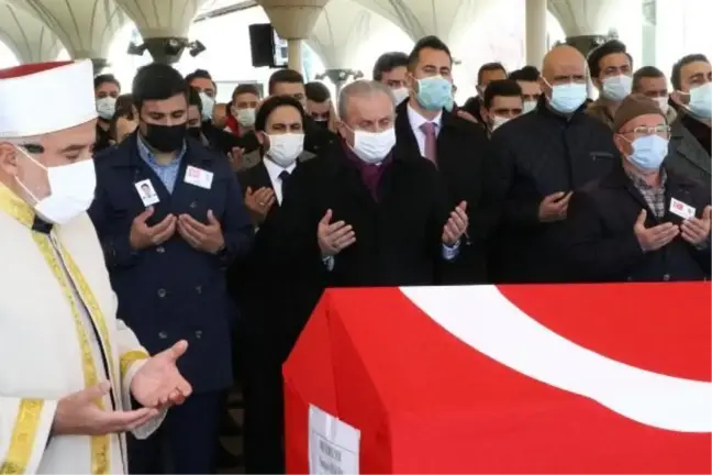 Şentop, ekibindeki protokol görevlisinin eşinin cenaze törenine katıldı