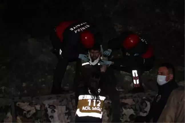 Tekeri kopan otomobil şarampole devrildi, sürücü ağır yaralandı