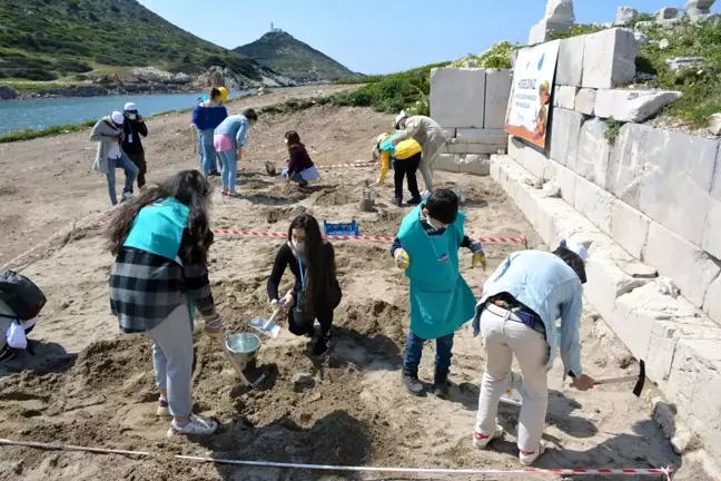 Datça'da otizmli çocuklar Knidos Ören Yeri'nde yapay kazı yaptı