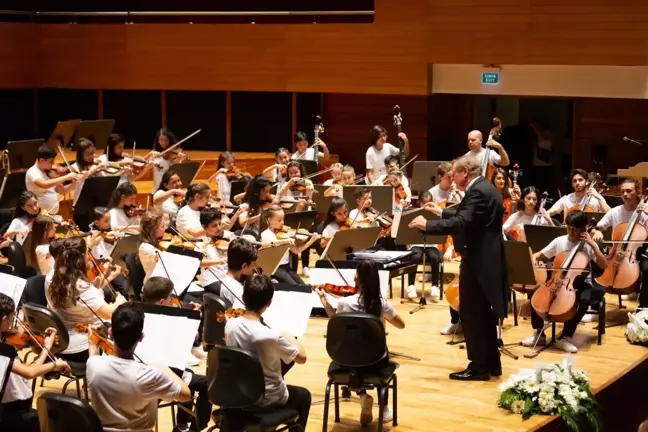 Mozart'tan 10. Yıl Marşı'na 23 Nisan'a özel konser