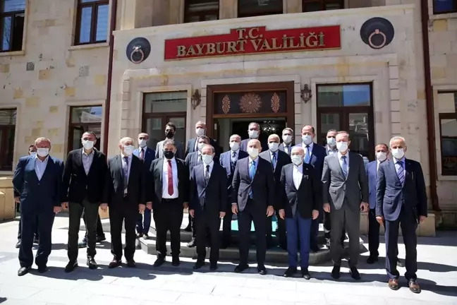 Bakan Karaismailoğlu, Bayburt Valiliği'ni ziyaret etti