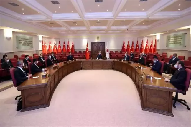 Bakan Akar, Avrupa'daki Türk dernek temsilcileri ile görüştü