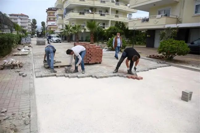 Alanya'nın Konaklı Mahallesi'nde kaldırımları yenileniyor