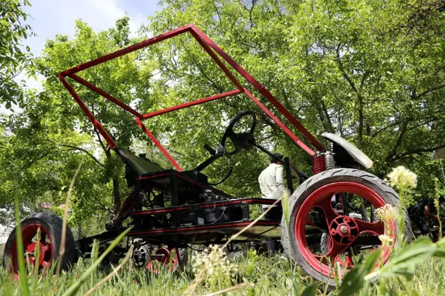 Elazığ'da iki arkadaş scooter motoru kullanarak engebeli araziler için araç tasarladı