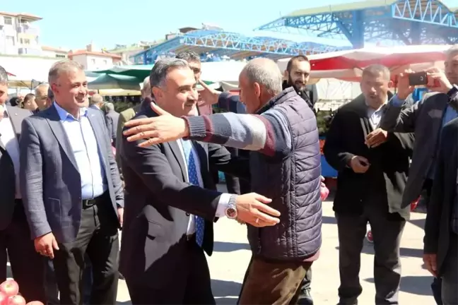 Başkan Mehmet Cabbar'dan tüm pazar esnafına jest