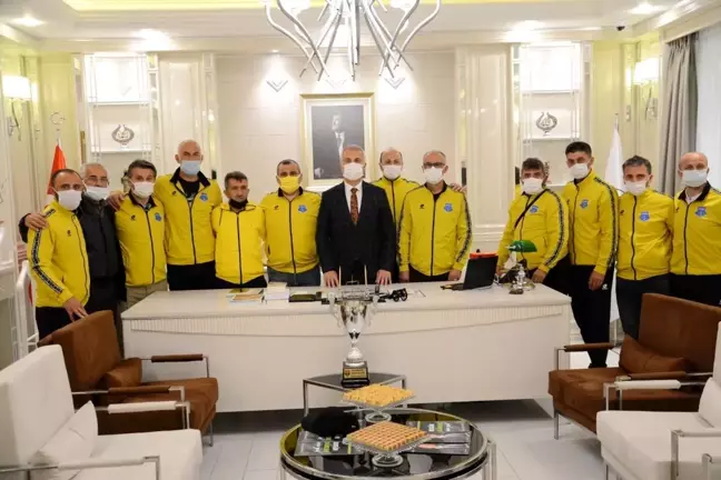 Namağlup şampiyonlardan Başkan Babaoğlu'na ziyaret