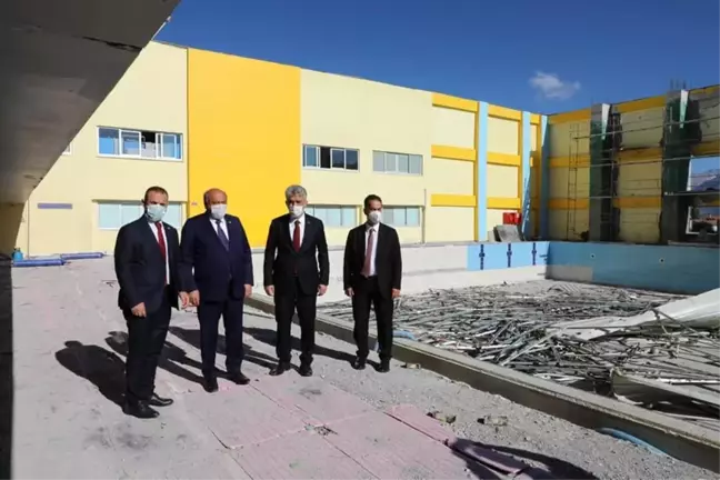Valimiz Sayın Mehmet Makas ve Beraberindeki Heyet Yüzme Havuzu'nda İncelemede Bulundu