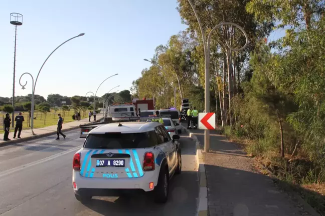 Antalya'da ağaca çarpan otomobilin sürücüsü hayatını kaybetti