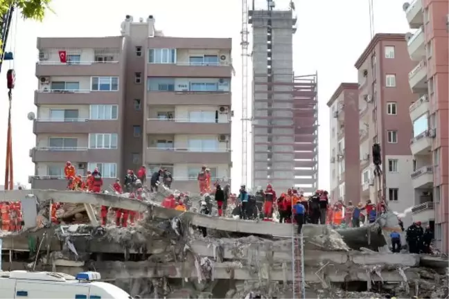 Depremde yıkılan Rıza Bey Apartmanı iddianamesinde 9 sanık için 20'şer yıl hapis istemi