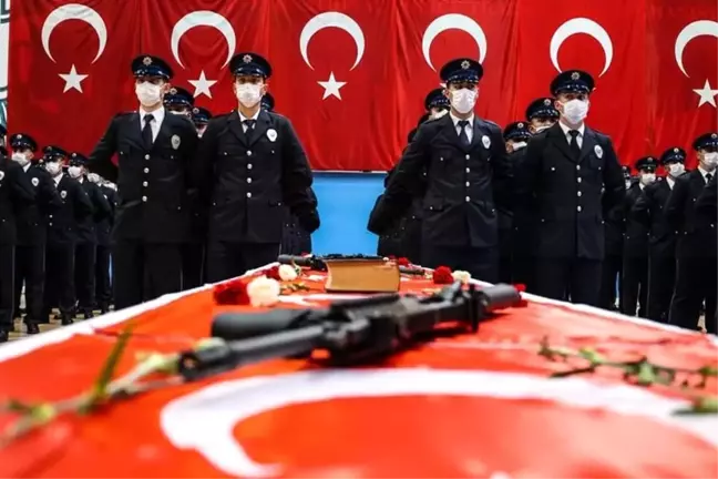 Sivas'ta Polis Adaylarının Mezuniyet Sevinci