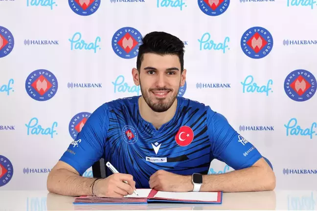 Halkbank'ta genç oyuncu Efe Bayram'ın sözleşmesi yenilendi