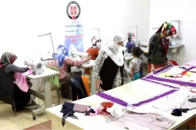 Engelli Kursiyerler Engelli Vatandaşlar İçin Dikiş Dikiyor