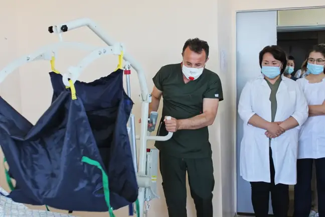TİKA'dan Kazakistan'a felçli hastalar için tıbbi cihaz desteği