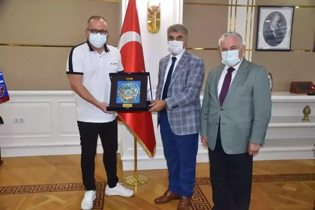 FLO Mağazacılık Genel Müdürü Bayraksoy, Karabük'te ziyaretlerde bulundu