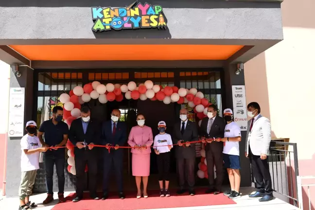 Uşak Kendin Yap Atölyelerinin Açılışı Vali Funda Kocabıyık'ın Katılımıyla Gerçekleştirildi