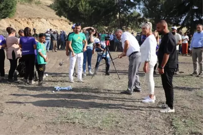 Kırsal mahallede 'golf' şöleni