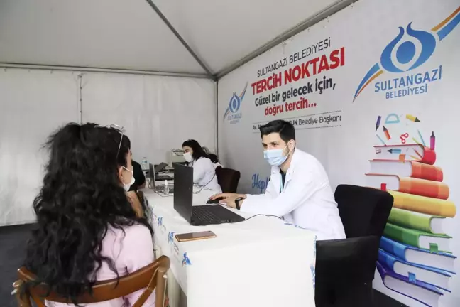 Sultangazi Belediyesi, LGS tercih sürecinde gençlere yardım ediyor