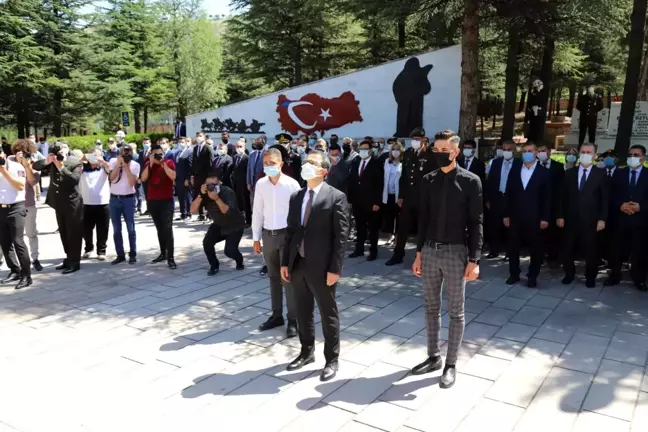 15 Temmuz Demokrasi ve Milli Birlik Günü Nedeniyle Şehitlikte Tören Düzenlendi