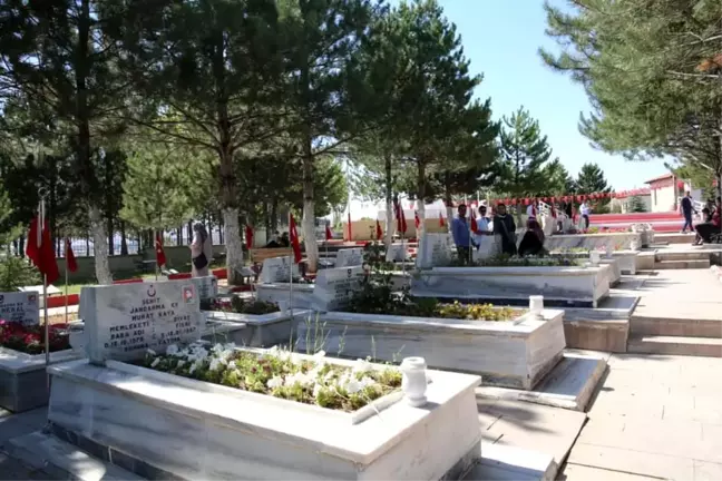 Vali Ayhan, Kurban Bayramı'nda Bir Dizi Ziyaretlerde Bulundu