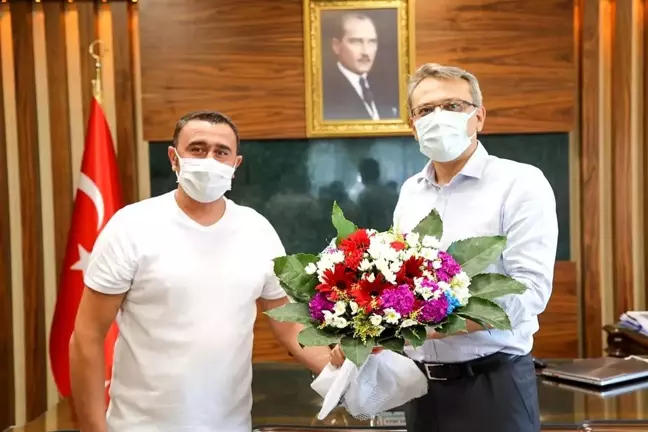 Bingöl'de muhtarlardan Vali Ekinci'ye yol teşekkürü