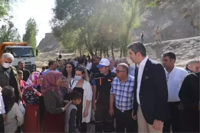 Son dakika gündem: Kartal Belediye Başkanı Yüksel'den Van'daki sel mağdurlarına ziyaret