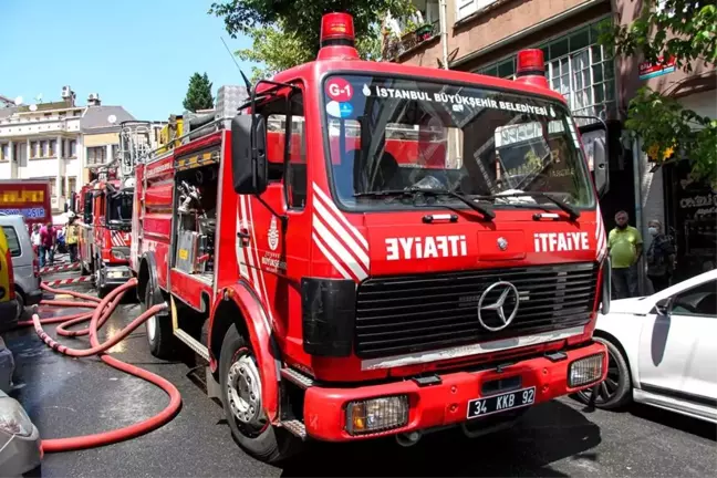 Fatih'te çatı yangını