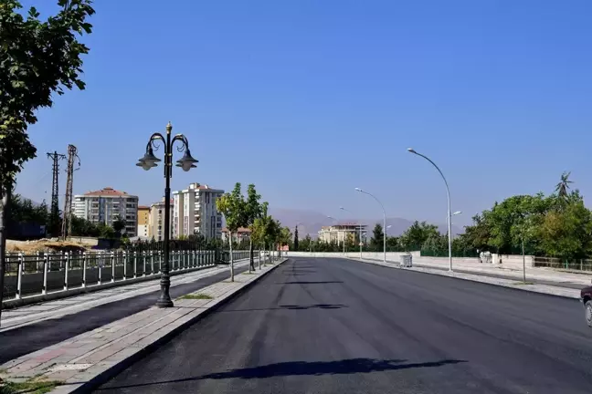 Malatya'da Gönültaş Caddesinde asfalt çalışmaları devam ediyor
