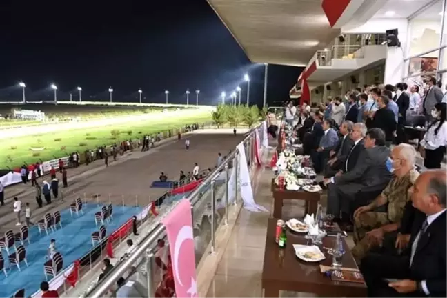 Diyarbakır Hipodromunda gece yarışları jandarma kupasıyla başladı