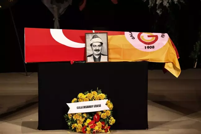 Sinema ve tiyatro sanatçısı Ferhan Şensoy için Ses Tiyatrosu'nda tören düzenlendi
