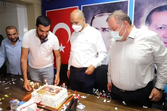 Gençlik Kolları Başkanı Kara'ya doğum günü sürprizi
