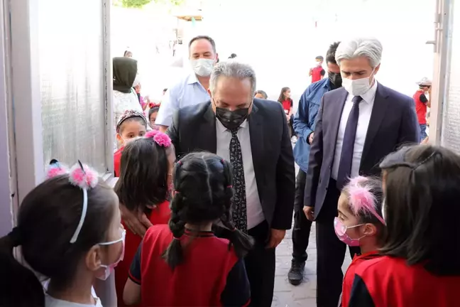 Başkan Yalçın'dan öğrencilere günlük defteri hediyesi