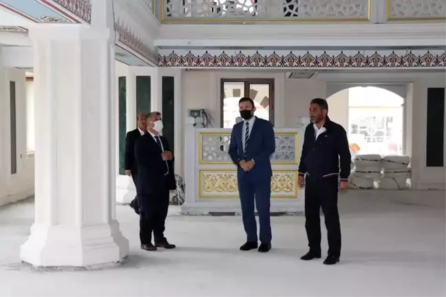 Kaymakam Gülderen yapımı devam eden Çayırlı Merkez Camiinde incelemelerde bulundu.