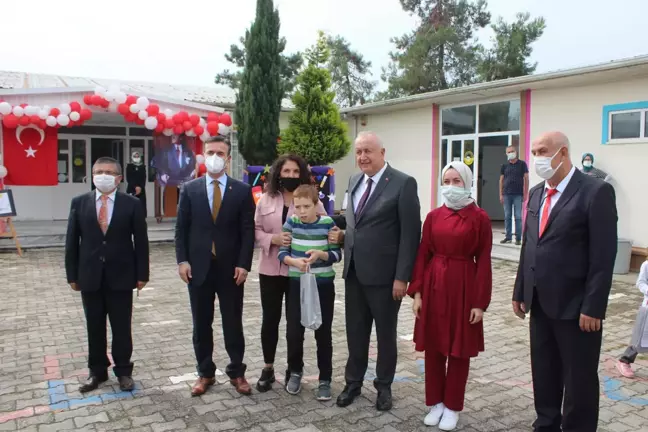 Söğütlü Kaymakamı Gün ve Belediye Başkanı Özten'den okul ziyareti