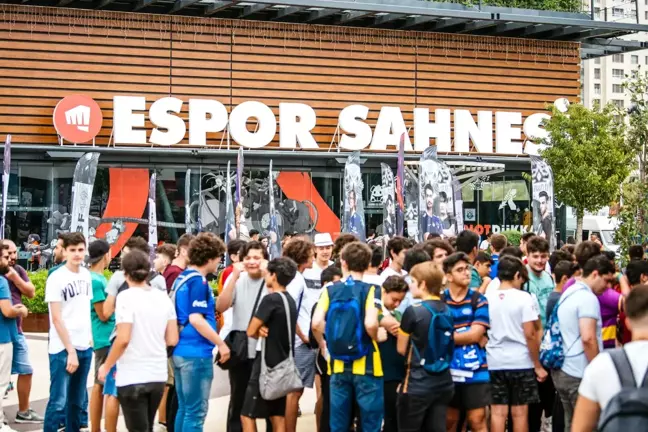 Closer, Espor Sahnesi'nin kapatılmasıyla ilgili: