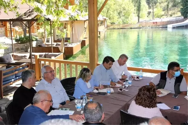 Beşkonak Bölge Muhtarları ile Kamu Hizmetleri Değerlendirme Toplantısı