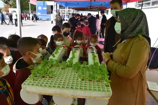 Bilecik'te öğrencilerin projelerini tanıttığı