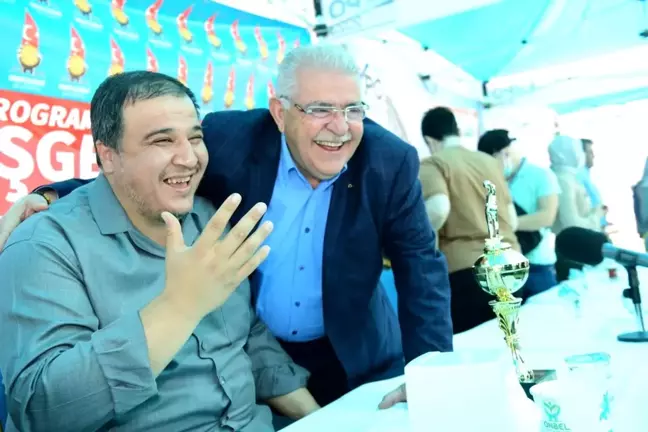 Başkan Mahçiçek, görme engellilere EXPO 2023'ü anlattı