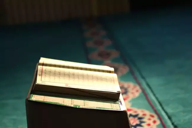 İhlas Suresi Arapça Yazılışı ve Okunuşu! 'Gulhüvallahüehad' ile Başlayan İhlas Suresi Türkçe Meali ve Tefsiri Nedir?