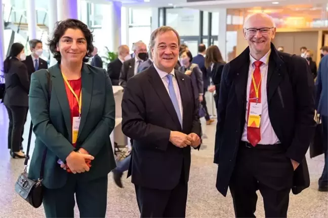 Almanya'da birlik elçisi seçilen Doktor Gürsoy, Merkel'le bir araya geldi