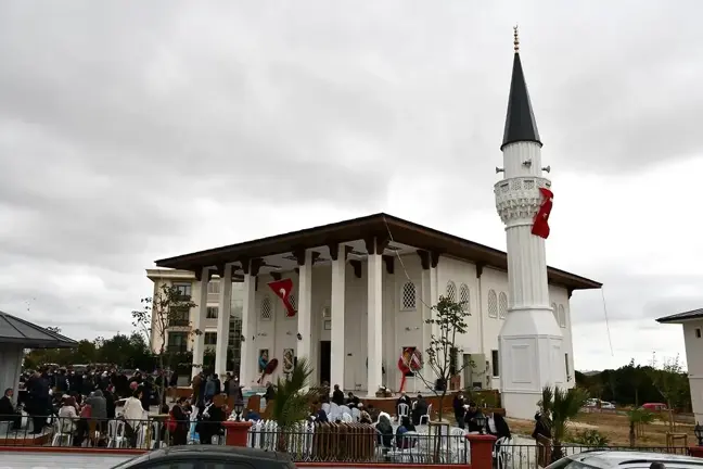 Vali Aziz Yıldırım'ın Katılımıyla Yunus Emre Durgaç Camii'nin Açılışı Gerçekleştirildi