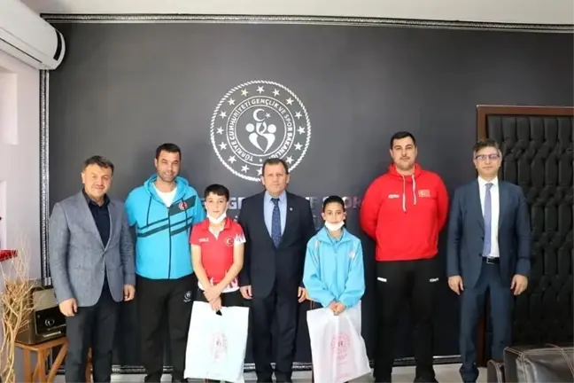 Şampiyon raketlerden Kabakcı'ya ziyaret