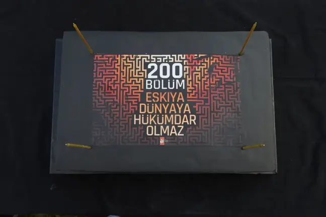 Eşkıya Dünyaya Hükümdar Olmaz 200. bölüme özel kutlama yaptı