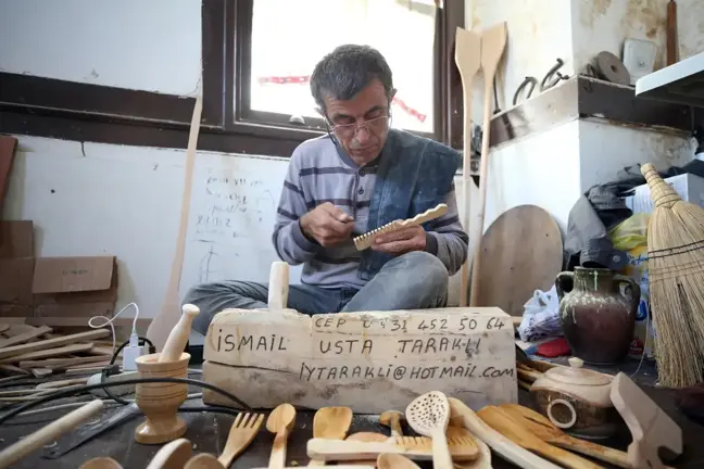 Taraklı'nın coğrafi işaretli şimşir tarağı ve kaşığı ustaların elinde geleceğe taşınıyor